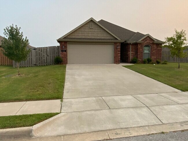 Primary Photo - 120 Cisterna Dr