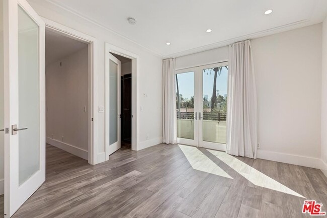 Building Photo - 312 S Palm Dr