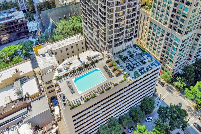 Building Photo - 30 E Huron St