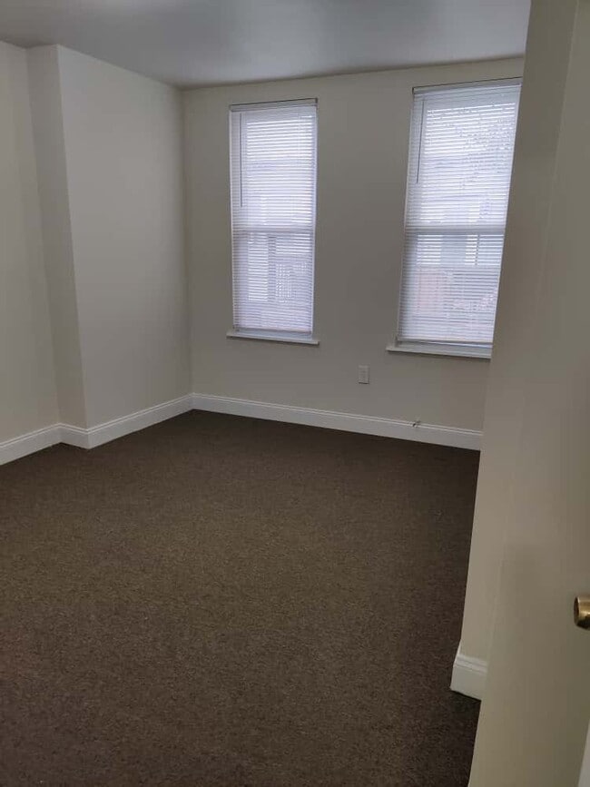 Building Photo - 6133 Elmwood Ave