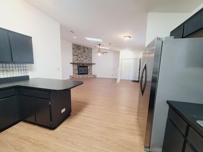 Building Photo - 1555 San Luis Rd