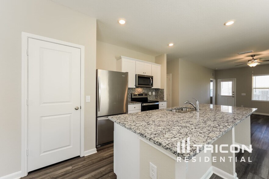 Building Photo - 14388 Gunsight Pass