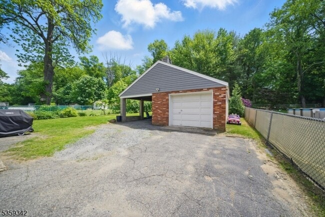 Building Photo - 22 Beaver Brook Ln