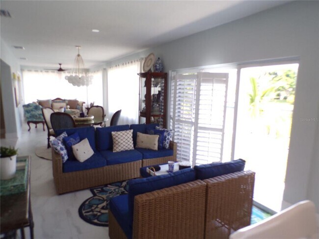 Building Photo - 2810 Via Paloma Dr