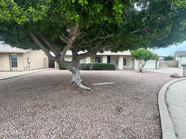 Building Photo - 3838 W Dailey St