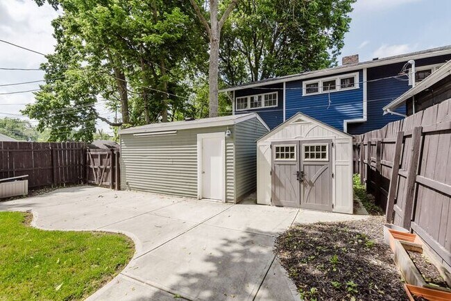 Building Photo - Charming, Fully Updated Broad Ripple Gem!