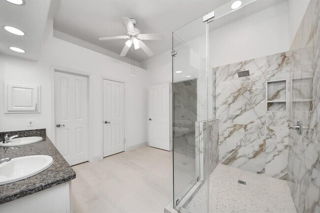 Building Photo - 103 Lakeridge Dr