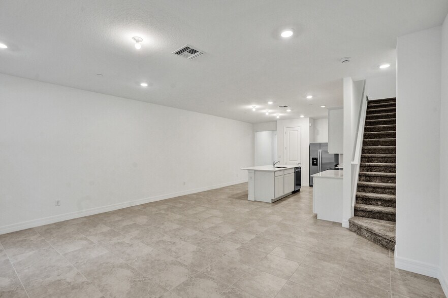 Building Photo - 767 NW 82nd Ter