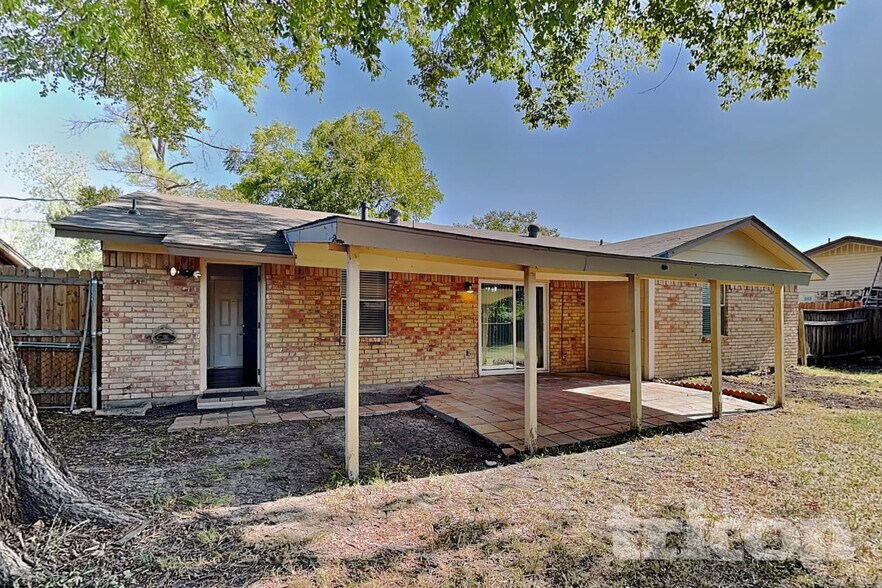 Building Photo - 429 W Ferndale Ln