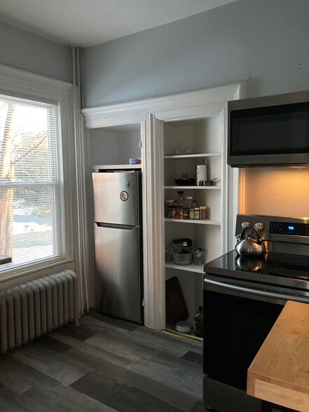 Interior Photo - 16 Pearl St.