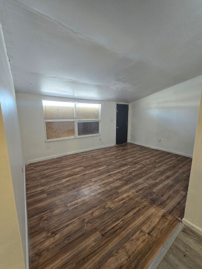 Building Photo - LIMITED TIME**1/2 OFF DEPOSIT**