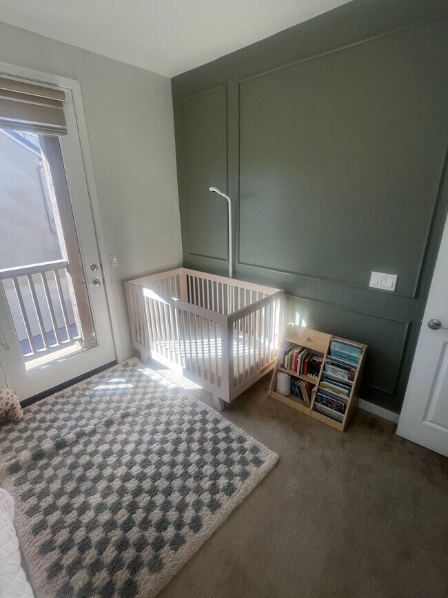 Building Photo - Beautiful Town-Home Bedford Community!