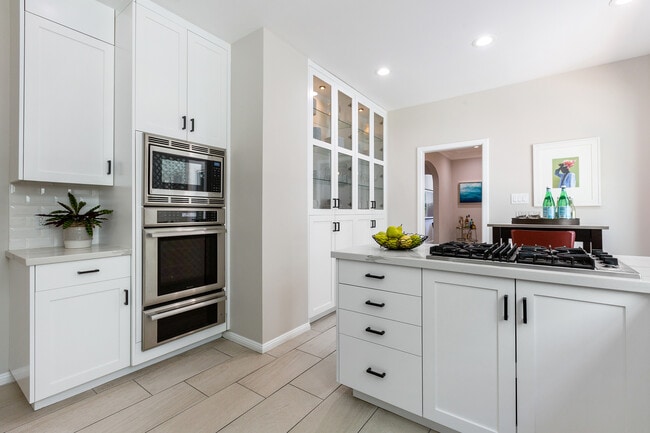 Building Photo - 228 Mallorca Way