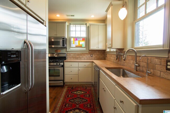 Building Photo - 3121 Highland Ave