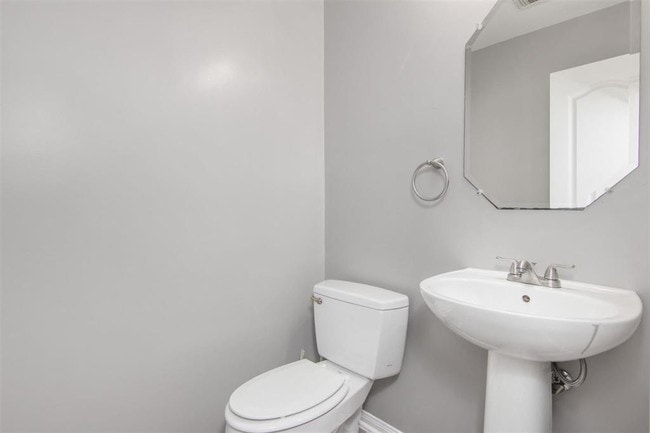 Building Photo - 2117 Enchanted Lake Dr