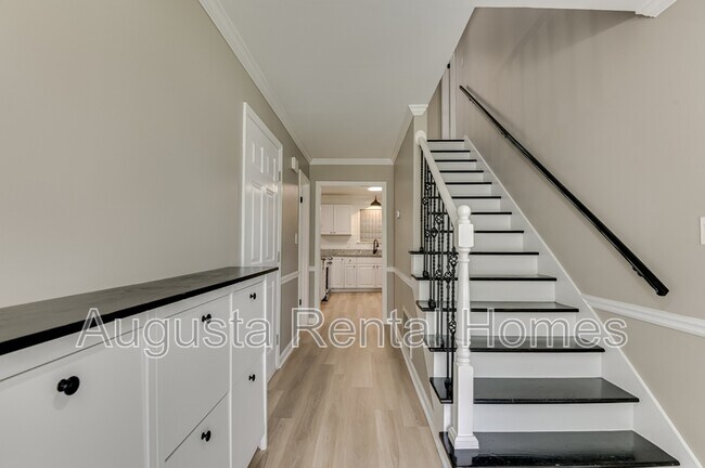 Building Photo - 454 Windtree Pl