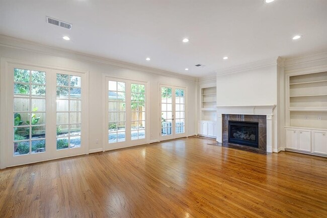 Building Photo - 2709 Wroxton Rd