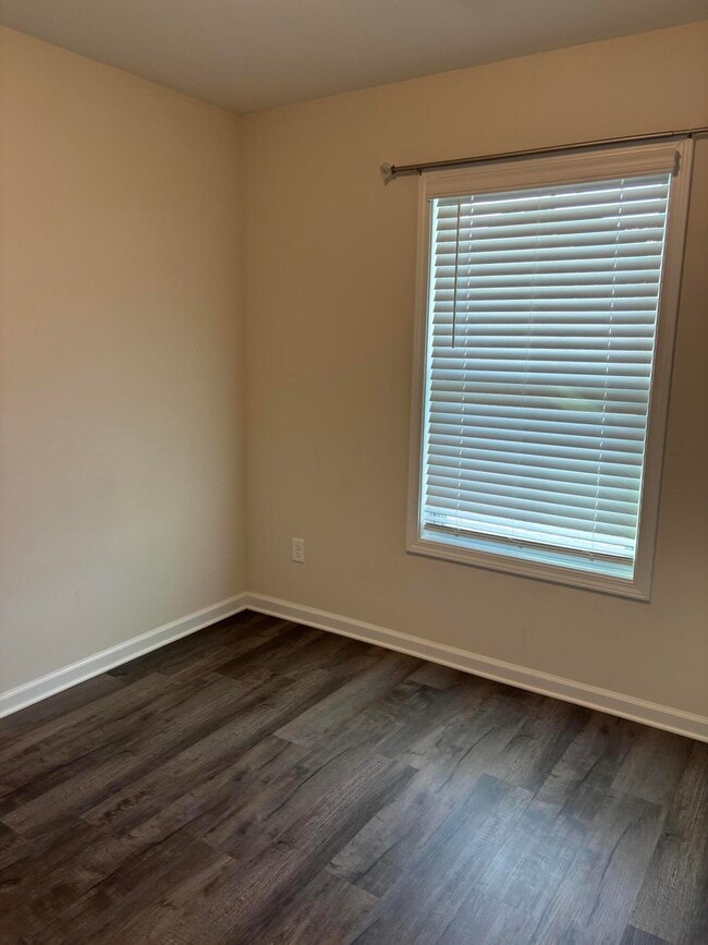 Building Photo - 335 Niblick Dr