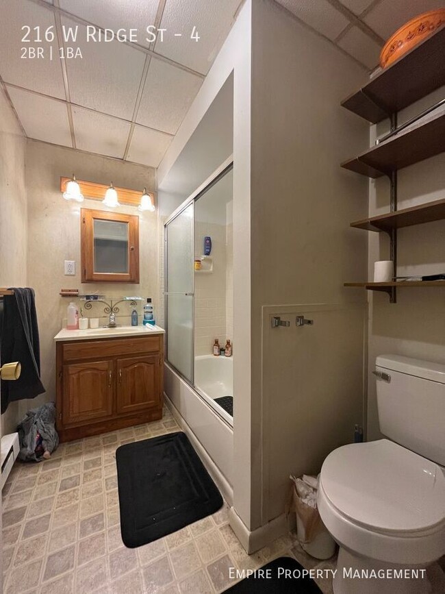 Building Photo - Available February 1st- 2 bedroom, 1 bathr...