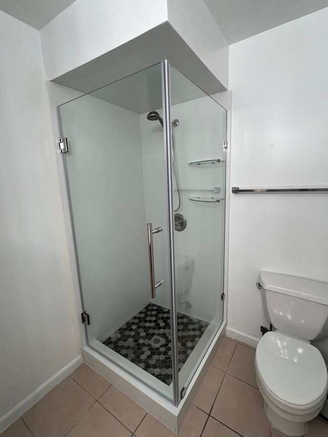 Building Photo - Kukui Plaza - 3 Bedroom 2 Bath 1 Parking