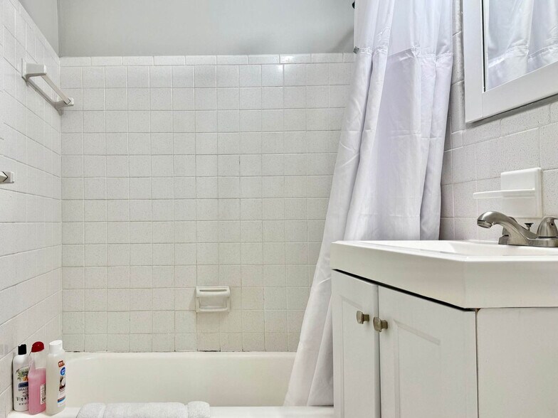 Building Photo - 215 Piedmont Ave NE