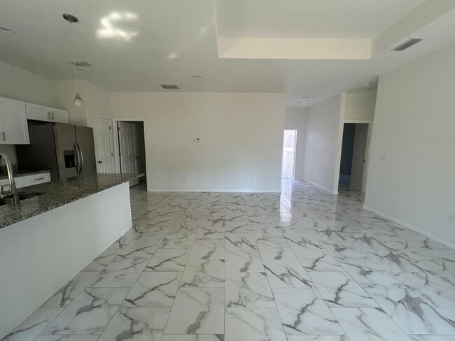 Building Photo - SPACIOUS 4 BEDROOM- 2 BATHROOM RETREAT IN BEAUTIFUL LAKE PLACID