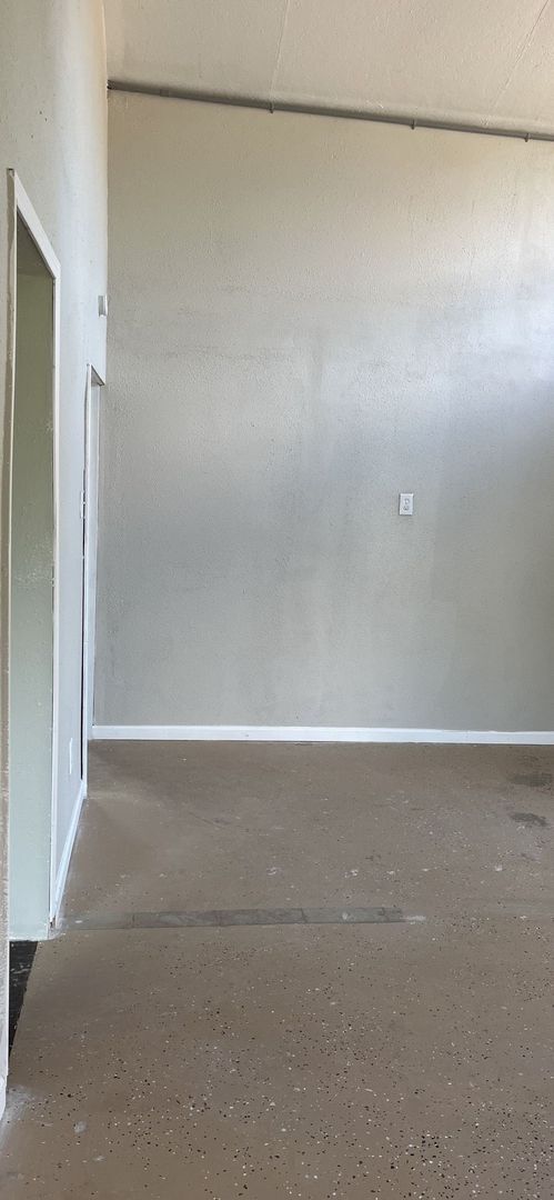 Building Photo - 4 Bedroom, 2 Bathroom Home w/ Bonus Room