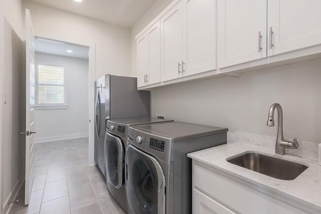 Building Photo - 4408 Logan Ridge Dr