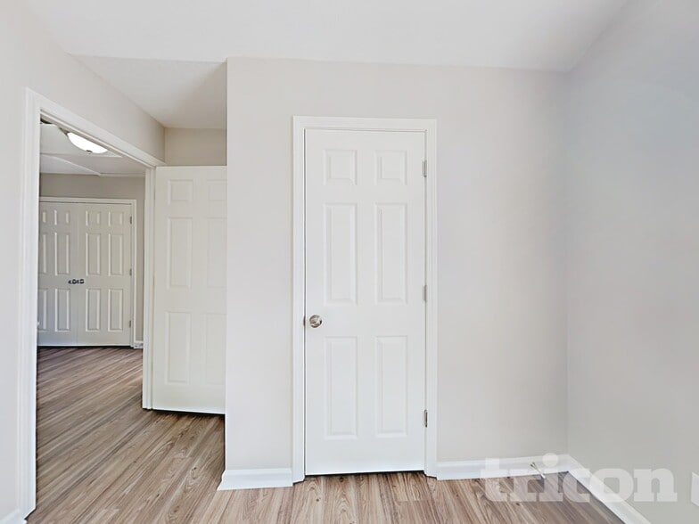 Building Photo - 6008 Bradford Ct