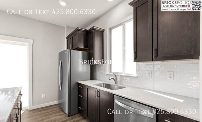 Building Photo - 1384 SW Pendleton Way