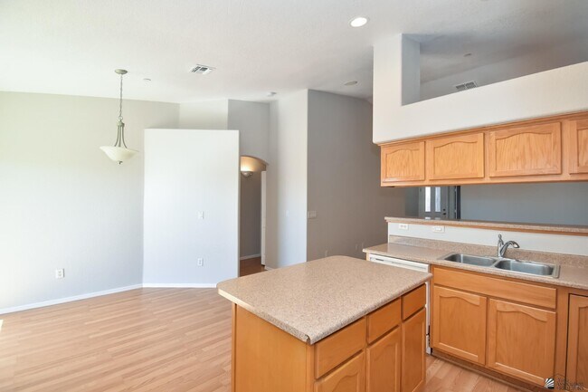 Building Photo - 9157 E 31st Ln