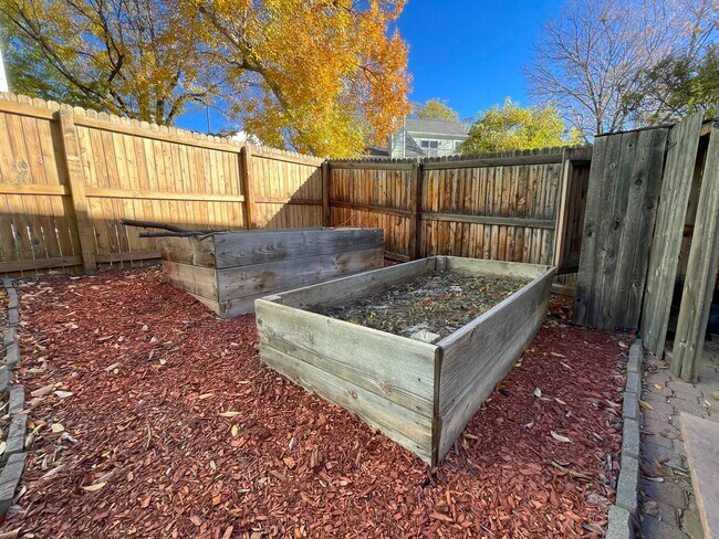 Building Photo - 1031 Mercury Dr