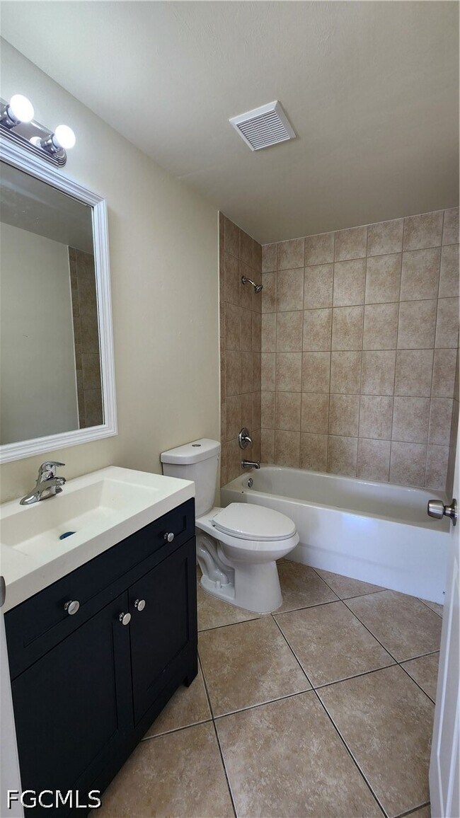 Building Photo - 2118 Snead Dr
