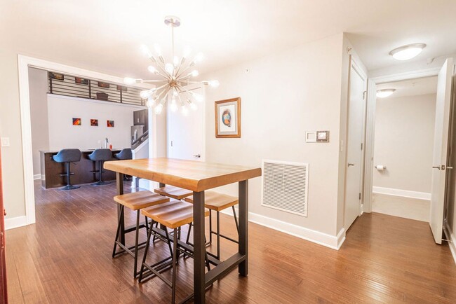 Building Photo - Furnished Downtown 2 BD in Short North! Sa...