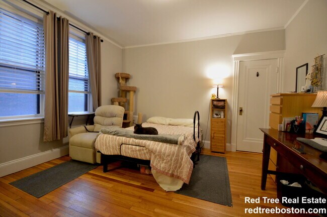 Building Photo - 1992 Commonwealth Ave