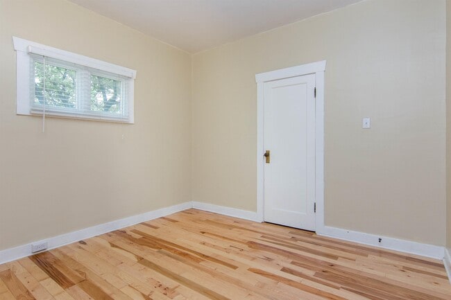 Building Photo - 233 S 900 E