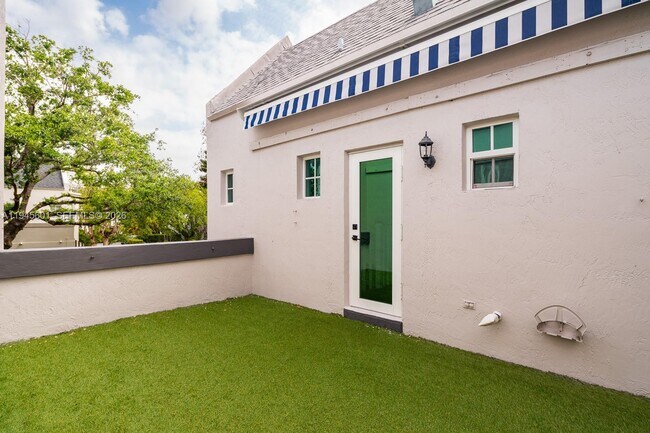 Building Photo - 2952 Peachy St