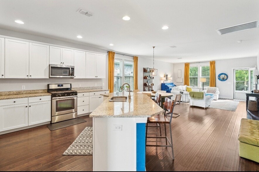 Building Photo - 3084 Grand Bay Ln