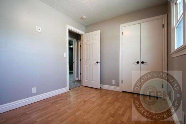 Building Photo - Discover this 3- Bd, 2.5-Ba Omaha, NE,