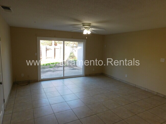 Building Photo - 9837 Lincoln Village Dr