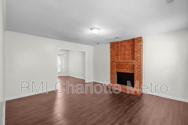 Building Photo - 10800 Whittersham Dr