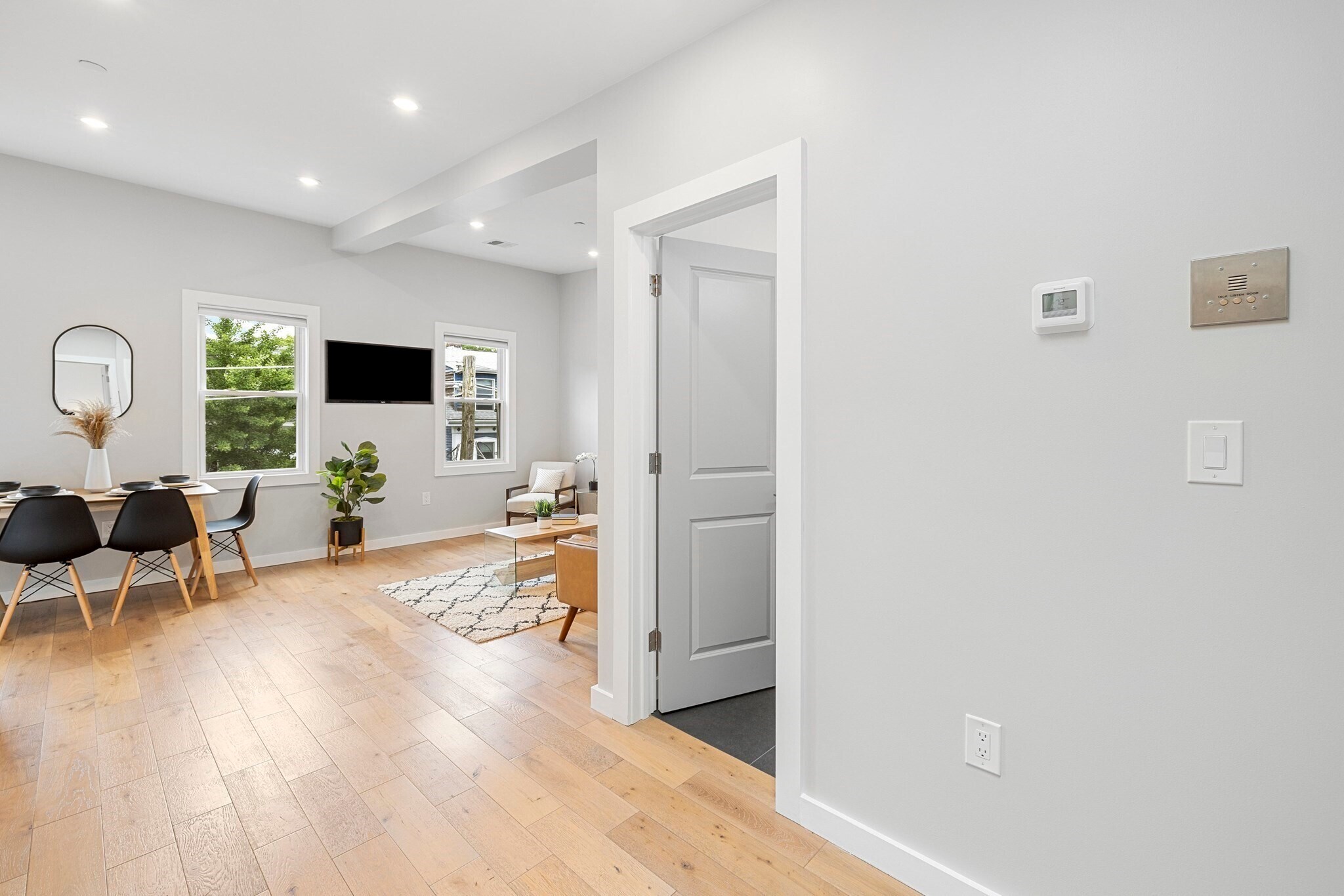 Building Photo - 338 Hurley St