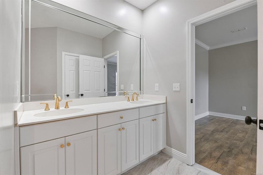 Building Photo - 8920 Green Chase Dr