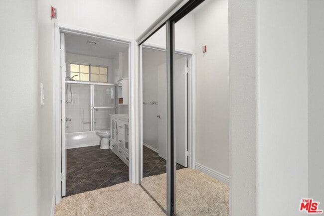 Building Photo - 1225 Armacost Ave