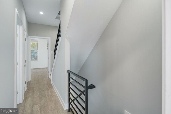 Building Photo - 1744 Vineyard St