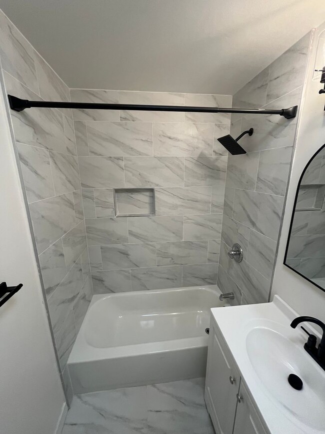 Building Photo - 230 S Murray Ave