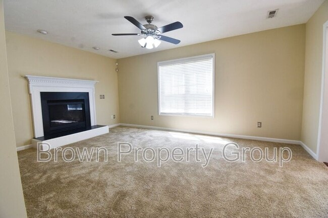 Building Photo - 71 Person Ct