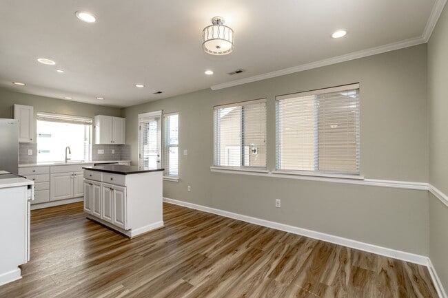 Building Photo - 3 bedroom, 2.5 bath DuPont home featuring AC!