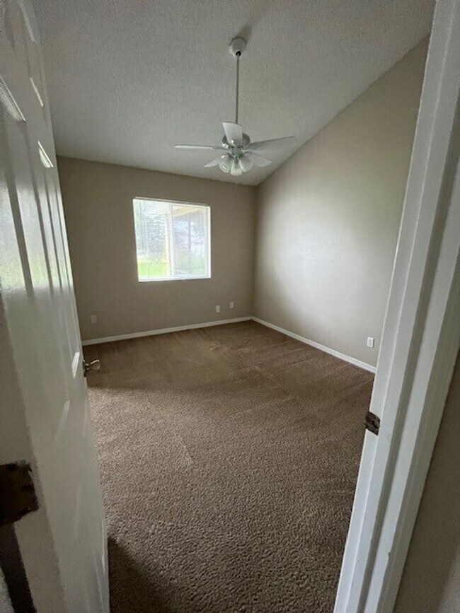 Building Photo - 1/2 off First Month of Rent! **4/2 in Copp...