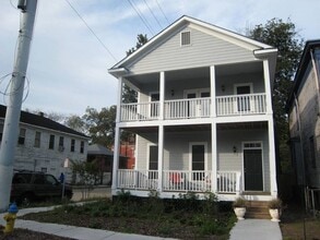 Building Photo - 220 W 35th St